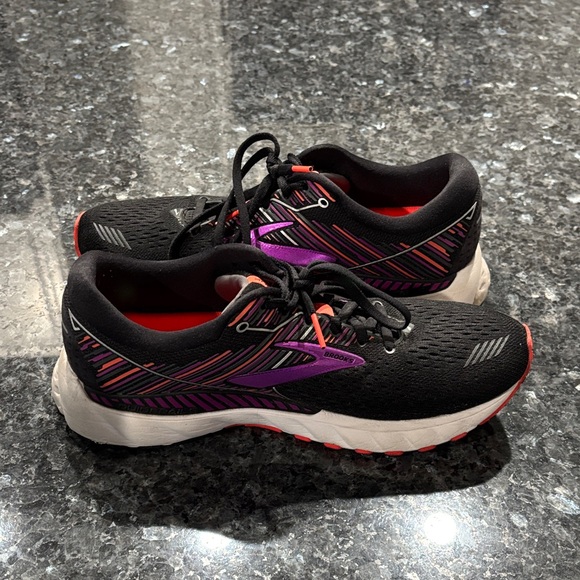 Brooks Adrenaline Athletic Shoes - Picture 7 of 8